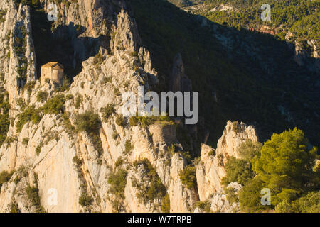 Romanische Kirche Mare de Deu de la Pertusa Kirche, Morano Calabro, Monsec d'Ares, Pre-Pyrenees, Lleida, Katalonien, Spanien, Dezember 2012. Stockfoto