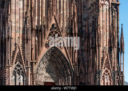 Straßburger Münster, Cathédrale Notre-Dame de Strasbourg, Westfassade, Wimperge Stockfoto