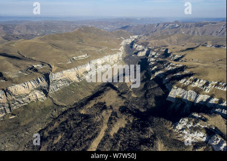 Sandstein Aufschlüsse in Canyon in der Nähe von Elbrus Gipfel, Ausläufern des nördlichen Kaukasus, Kabardino-balkarien, Russland. Oktober 2013. Stockfoto