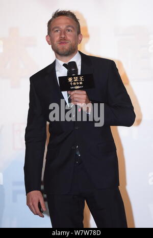 Englisch Schauspieler Charlie Hunnam besucht eine Pressekonferenz für seinen Film "King Arthur: Legende von dem Schwert" in Peking, China, 21. April 2017. Stockfoto