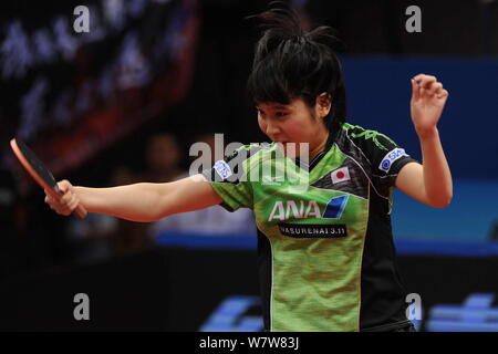 Miu Hirano von Japan gibt einen Schuß zu Chen Meng von China in singles ihre Frauen finale während der seamaster 23 ITTF-asiatischen Tischtennis Championsh Stockfoto