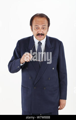 Geschäftsmann sucht schockiert Stockfoto