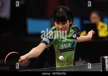 Miu Hirano von Japan gibt einen Schuß zu Chen Meng von China in singles ihre Frauen finale während der seamaster 23 ITTF-asiatischen Tischtennis Championsh Stockfoto