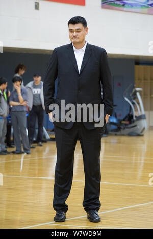 Pensionierte chinesischen Basketballstar Yao Ming, Vorsitzender der Chinesischen Basketball-liga (CBA), Uhren Spieler der Basketball der chinesischen nationalen Frauen Stockfoto