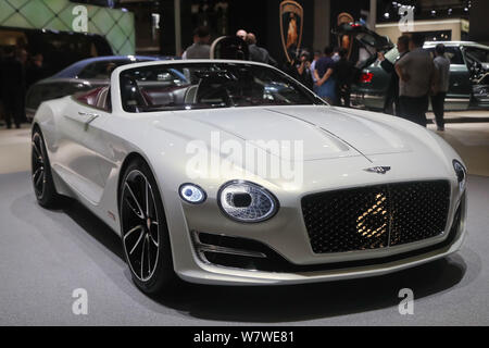 Ein Bentley EXP Speed 6 12 e Konzept EV ist auf dem Display während der 17. Internationalen Automobil- Ausstellung in Shanghai, die auch als Auto Shanghai bekannt Stockfoto