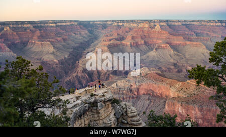 Touristische im Grand Canyon View Sunset Stockfoto