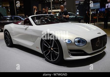 Ein Bentley EXP Speed 6 12 e Konzept EV ist auf dem Display während der 17. Internationalen Automobil- Ausstellung in Shanghai, die auch als Auto Shanghai bekannt Stockfoto