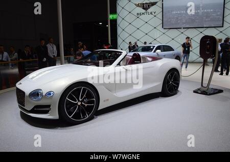 Ein Bentley EXP Speed 6 12 e Konzept EV ist auf dem Display während der 17. Internationalen Automobil- Ausstellung in Shanghai, die auch als Auto Shanghai bekannt Stockfoto