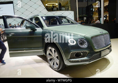 Ein Bentley Bentayga SUV ist auf dem Display während der 17. Internationalen Automobil- Ausstellung in Shanghai, die auch als Auto Shanghai 2017, in Shang bekannt Stockfoto