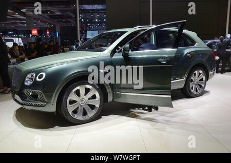 Ein Bentley Bentayga SUV ist auf dem Display während der 17. Internationalen Automobil- Ausstellung in Shanghai, die auch als Auto Shanghai 2017, in Shang bekannt Stockfoto