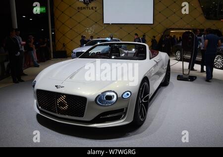 Ein Bentley EXP Speed 6 12 e Konzept EV ist auf dem Display während der 17. Internationalen Automobil- Ausstellung in Shanghai, die auch als Auto Shanghai bekannt Stockfoto