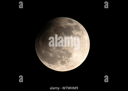 Partielle Sonnenfinsternis der Mond, aus Frankfurt, Deutschland, 25. April 2013 gesehen. Stockfoto