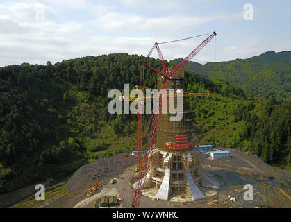 Blick auf die Baustelle für eine riesige Statue von Yang" Asha, die Göttin der Schönheit der Miao ethnische Gruppe, Jianhe County, Kaili Stadt, Miao und D Stockfoto