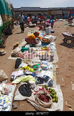 Lokaler Markt, Dorf Talek, Masai Mara, Kenia, Februar 2011. Stockfoto