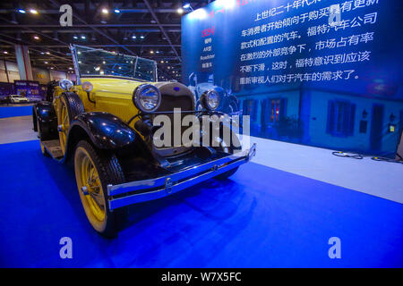 Eine alte Timer Auto von 1929 Ford Modell AR Roadster ist auf Anzeige an einem Oldtimer Messe in Hangzhou City, East China Zhejiang provinz, 13. April 2017. Stockfoto