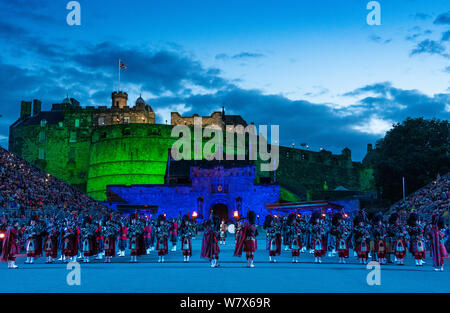 Edinburgh, Schottland, Großbritannien. 5. August 2019. Die Royal Edinburgh Military Tattoo ist Teil des Edinburgh International Festival. Abgebildet; Die angesammelten Rohre und Trommeln Stockfoto