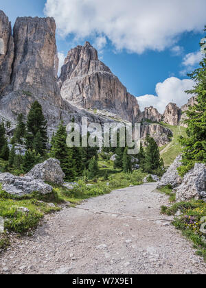 Robuste Landschaft Zwerge die Mountain Top Site der Paul Preuss Hütte Zuflucht in den Rosengarten, der italienischen Dolomiten Alto Adige. Stockfoto