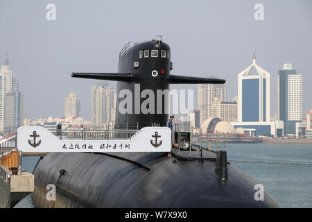 Die stillgelegte Typ-091 Atom-U-Boot ist auf Anzeige an der Chinesischen Marine Museum in Qingdao, Provinz Shandong, China 24. April 2017. Stockfoto