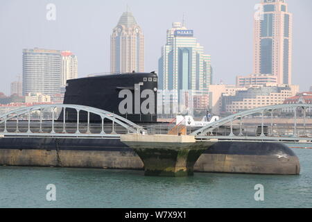 Die stillgelegte Typ-091 Atom-U-Boot ist auf Anzeige an der Chinesischen Marine Museum in Qingdao, Provinz Shandong, China 24. April 2017. Stockfoto