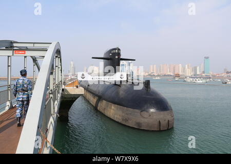 Die stillgelegte Typ-091 Atom-U-Boot ist auf Anzeige an der Chinesischen Marine Museum in Qingdao, Provinz Shandong, China 24. April 2017. Stockfoto