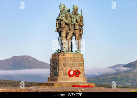 Die Commando Memorial in der Nähe von Fort William mit Blick auf den Ben Nevis auf einem sonnigen Sommern morgen Stockfoto