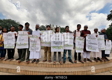 Dhaka, Bangladesch - Juli 06, 2019: Universität von Dhaka Studenten Bühne eine Demonstration aus Protest gegen die Aufhebung der besonderen Status Kaschmirs von Indien auf Th Stockfoto