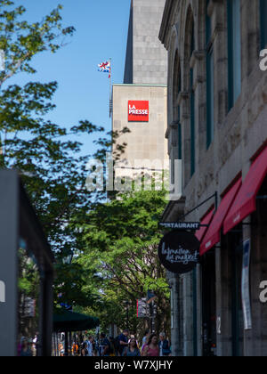 Montreal, Kanada - 6 August 2019: La Presse Zeitung Anmelden headquarter Gebäudeaußenwand. Hochformat. An einem sonnigen Sommermorgen genommen Stockfoto