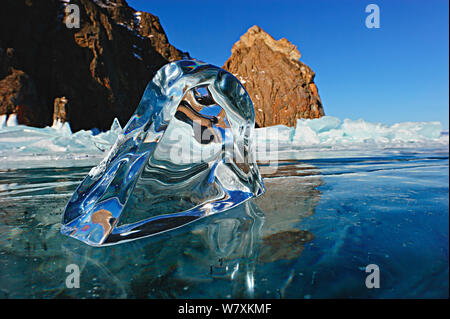 Transparente Eisbildung am Baikalsee, Sibirien, Russland, März 2012. Stockfoto