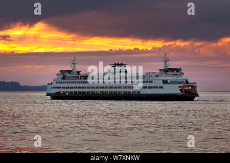 Washington State Ferry auf der Edmonds-Kingston ausführen, Puget Sound, Washington, USA, Juli 2014. Stockfoto