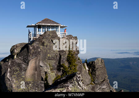 Aussichtspunkt auf dem Gipfel des Berges Mount Pilchuck Pilchuck, State Park, Cascade Mountains, Washington, USA, Juli 2014. Model Released. Stockfoto