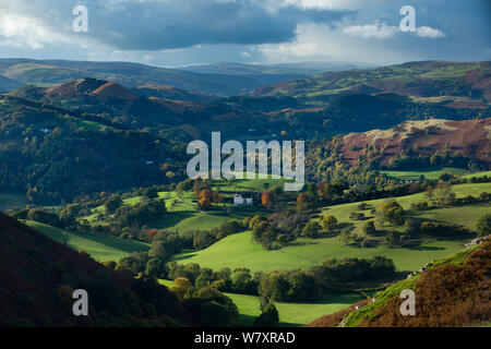 Isolierte Haus in Dee Tal (Dyffryn Dyfrdwy) in der Nähe von Llangollen, Denbighshire, Wales, UK, November 2013. Stockfoto