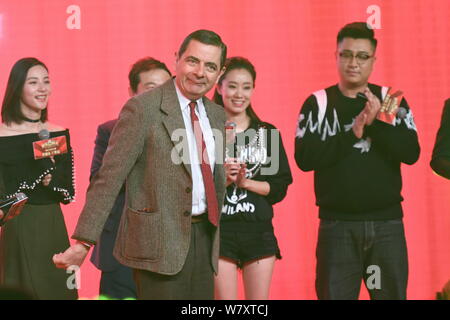 Englisch Schauspieler Rowan Atkinson spielt Mr. Bean während einer Premiere für seinen Film "Top lustige Komiker' in Peking, China, 19. März 2017. Stockfoto