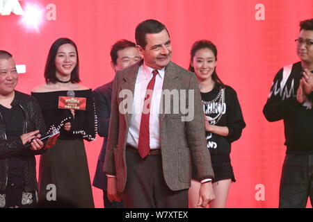 Englisch Schauspieler Rowan Atkinson spielt Mr. Bean während einer Premiere für seinen Film "Top lustige Komiker' in Peking, China, 19. März 2017. Stockfoto