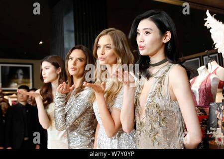 (Von links) chinesische Modell er Sui, brasilianische Model Alessandra Ambrosio, dänische Modell Josephine Skriver, und Chinesische Modell Xi Mengyao, besser bekannt als M Stockfoto