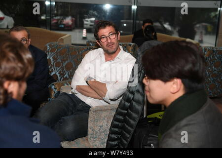 Italienischen Fußball-Star Ciro Ferrara kommt in einem Hotel vor einem Spiel zwischen China und Südkorea für WM-asiatischen Qualifier 2018 in Changs Stockfoto