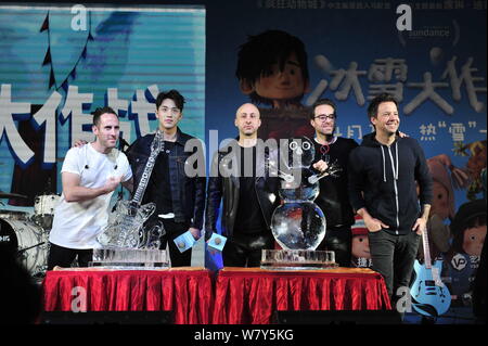 Mitglieder der Kanadischen Rock Band Simple Plan während einer Pressekonferenz das neue moive nowtime" in Peking, China zu fördern, 4. März 2017. Stockfoto