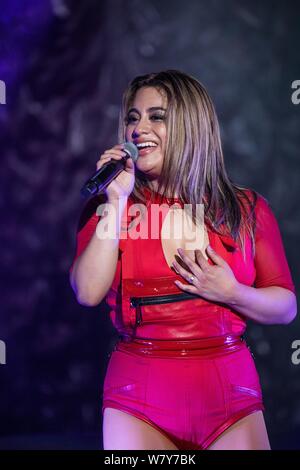 Allyson Brooke Hernandez von American Girl Fünfte Gruppe Harmonie führt während eines Konzerts in Shenzhen City, South China Guangdong provonce, 29. März 2. Stockfoto