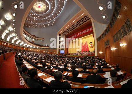 Teilnehmer die Schlusssitzung der fünften Tagung der 12 nationalen Komitees der PKKCV (Chinese People's Political Consultative Confere Stockfoto