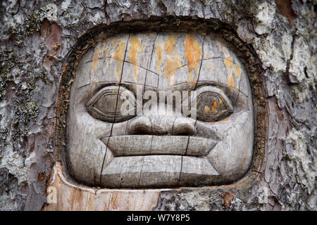 Traditionelle Wohn- Baum totem Carving, Mount Roberts Tramway, 550 m über der Stadt, Juneau, Alaska, United States. Stockfoto