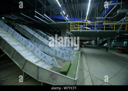 Blick auf das Gepäck transfer system am Terminal 3 Gebäude am internationalen Flughafen Wuhan Tianhe in Wuhan City, Central China Provinz Hubei, 16. Stockfoto