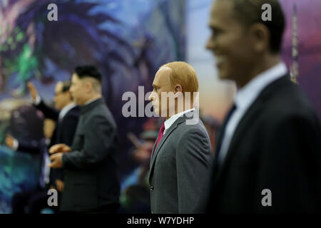 Eine Wachsfigur des russischen Präsidenten Wladimir Putin ist auf dem Display während einer Ausstellung in Shenyang City, im Nordosten der chinesischen Provinz Liaoning, 9. März 201 Stockfoto