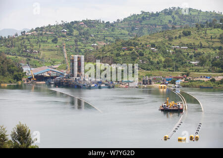 Kivuwatt Biogasanlage im Bau. Die Anlage wird Methan aus der Wasser des Lake Kivu und macht drei genrators auf 26 Megawatt Strom produzieren entfernen. Kibuye, in Ruanda, November 2014. Stockfoto