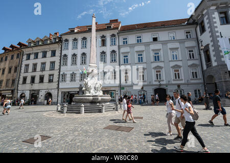 Ljubljana, Slowenien. August 3, 2019. Ronna Brunnen, auch als der Brunnen der Krainer Flüsse im Stadtzentrum bekannt Stockfoto