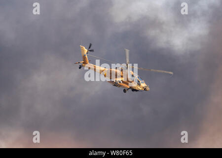 Die israelische Luftwaffe (IAF) AH-64 Apache Kampfhubschrauber, als "araf" (Seraph) In Israel bekannt, während der Praxis an einer Flugschau, Juni 2019 Stockfoto