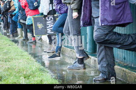 Bis zu 600 Aktivisten wurden von ehemaligen Häftlingen trat an einer Demonstration an der Yarl Holz Einwanderung Ausbau Center in der Nähe von Bedford zu nehmen. Stockfoto