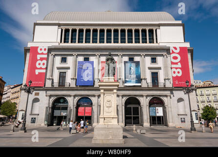 Horizontale Ansicht des Teatro Real in Madrid. Stockfoto