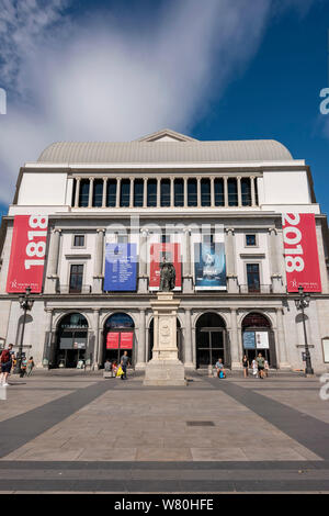 Vertikale Ansicht von Teatro Real de Madrid. Stockfoto