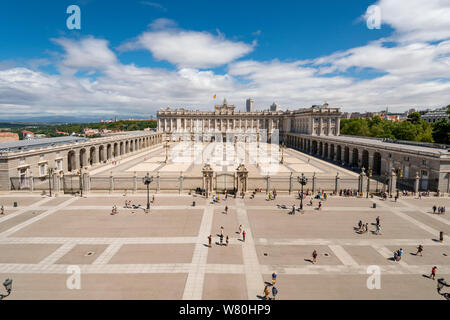 Horizontale Luftaufnahme der Royal Palace in Madrid. Stockfoto