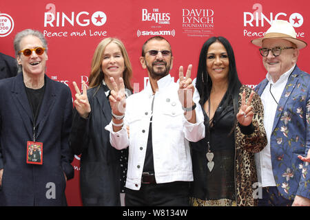 Ringo Starr's 11. jährlichen Frieden und Liebe Geburtstag Feier bei Capitol Records in Hollywood, Kalifornien am Juli 7, 2019 Mit: Richard Lewis, Barbara Bach, Ringo Starr, Sheila E., In: Los Angeles, Kalifornien, Vereinigte Staaten, wenn: 07 Jun 2019 Credit: Sheri Determan/WENN.com Stockfoto