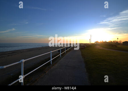 Schönen Sonnenuntergang an der Küste von Southwold, Suffolk. Vereinigtes Königreich Stockfoto